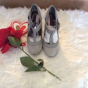 NWOT Mojo Moxy Mary Jane heels